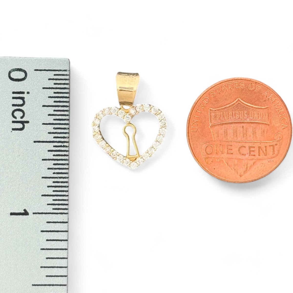 10kt Gold Heart Pendant with Keyhole Design - 0.76 Grm