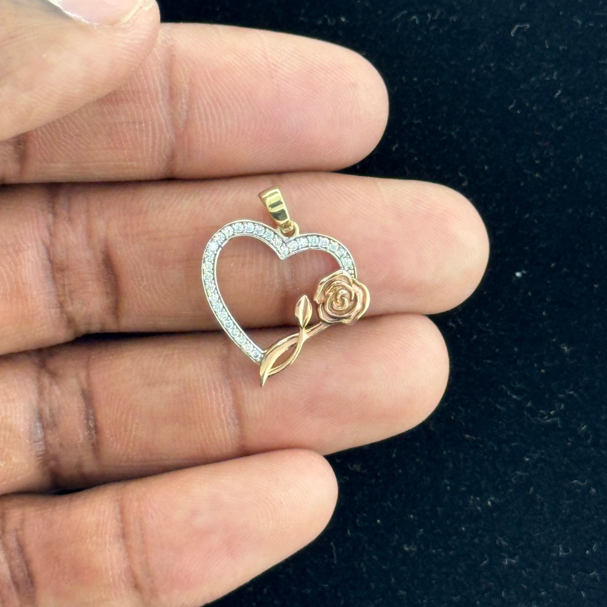 10kt Gold Heart Pendant with Rose - 1.27 Grm