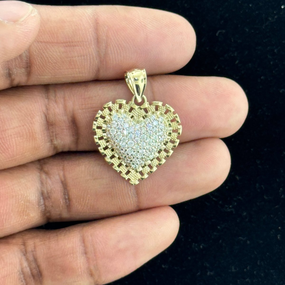 10KT Gold Heart With Lattice Border Pendant - 2.8 Grm