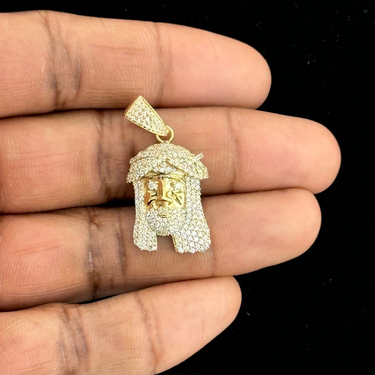 10KT Gold Jesus Christ Pendant with Full Iced Detailing - 4.7 Grm