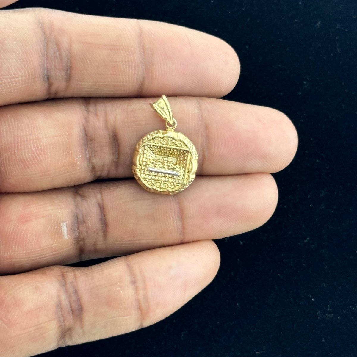 10KT Gold Last Supper Medallion Pendant - 1.1 Grm