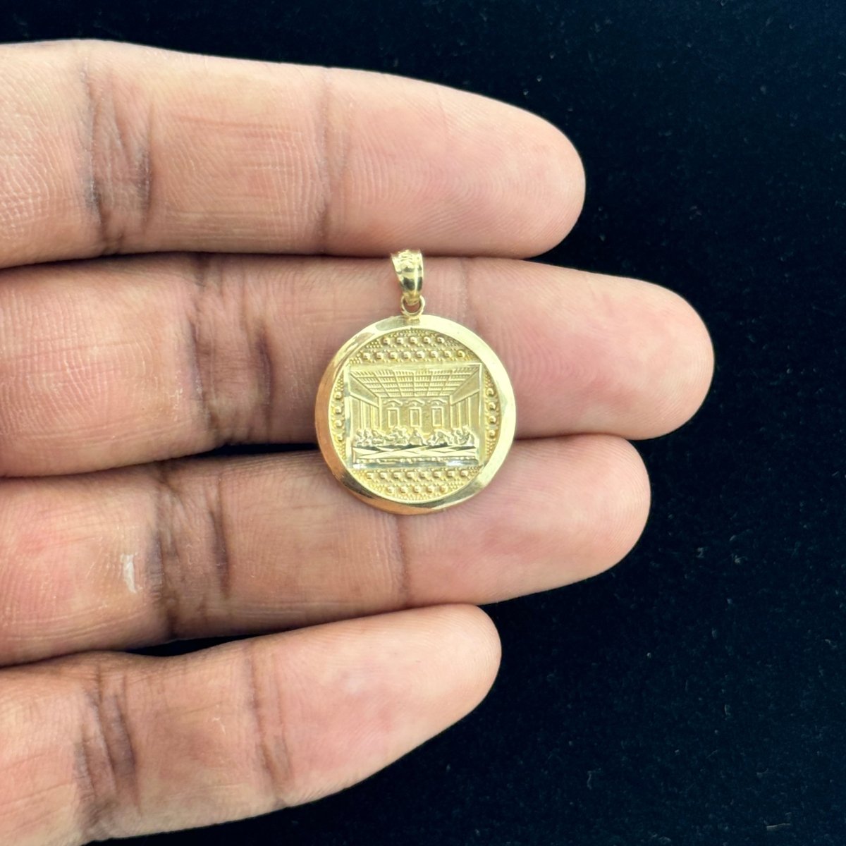 10KT Gold Last Supper Medallion Pendant - 1.8 Grm