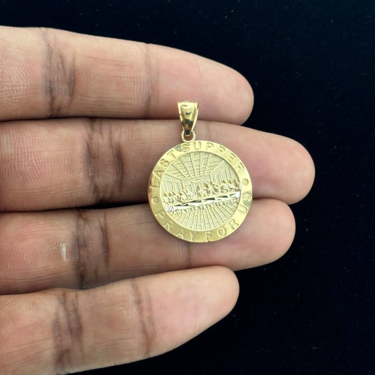 10KT Gold Last Supper Medallion Pendant - 2.3 Grm
