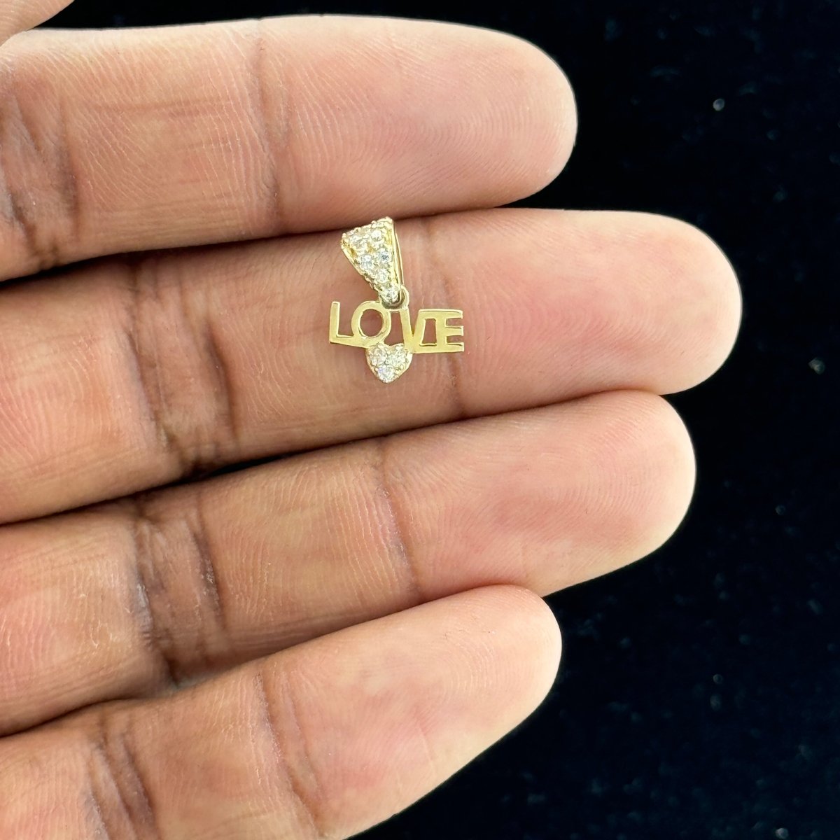 10kt Gold Love Heart Pendant - 0.51 Grm