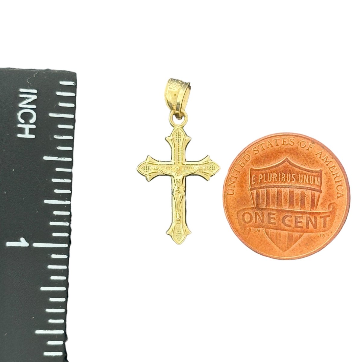 10KT Gold Ornate Crucifix Pendant - 0.93g