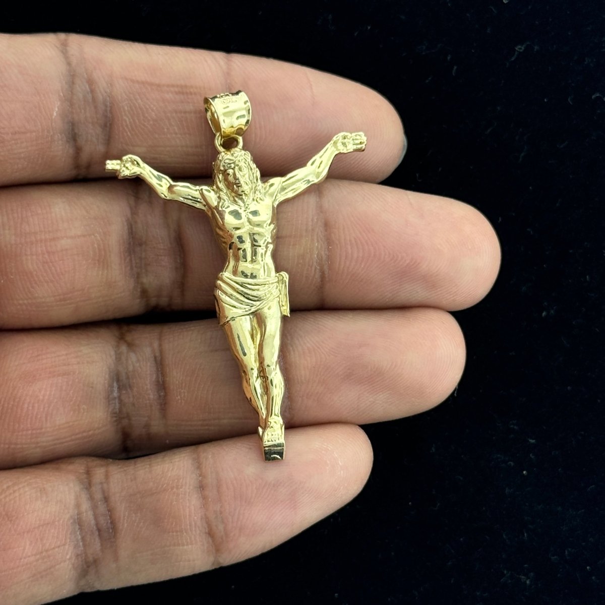 10KT Jesus Christ Crucifix Gold Pendant - 2.9 Grm