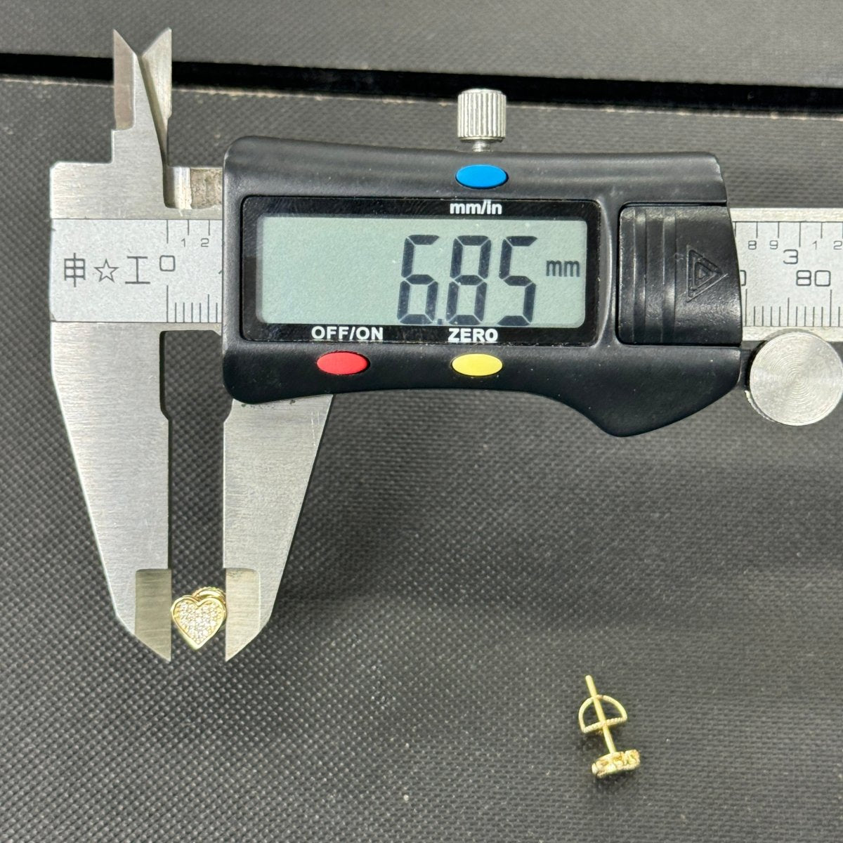 10KT Moissanite Heart Earrings