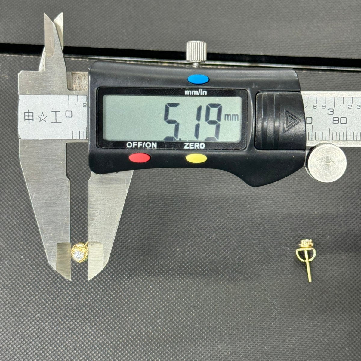 10KT Moissanite Heart Earrings