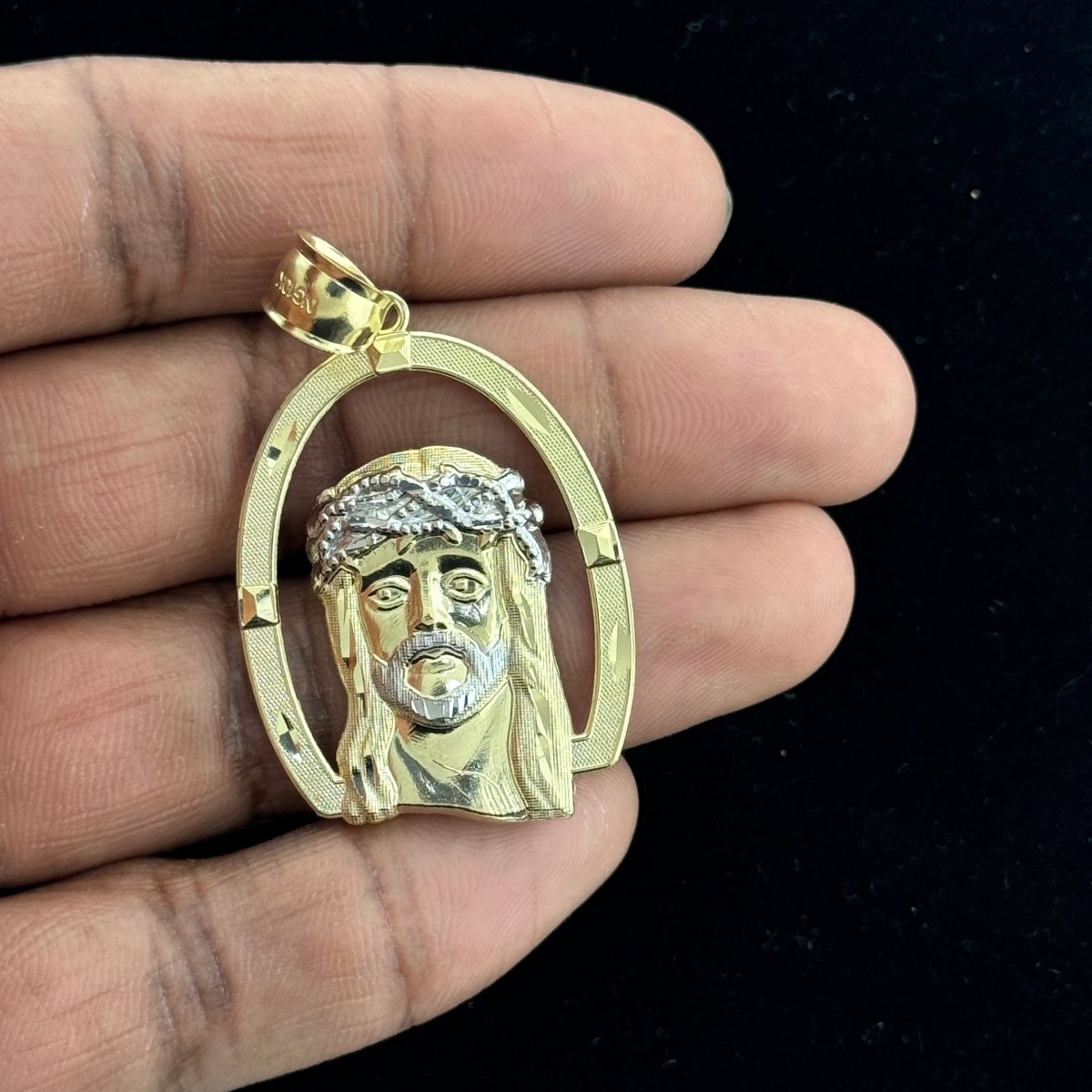 10KT Two - Tone Gold Jesus Pendant with Oval Frame - 4.96 Grm