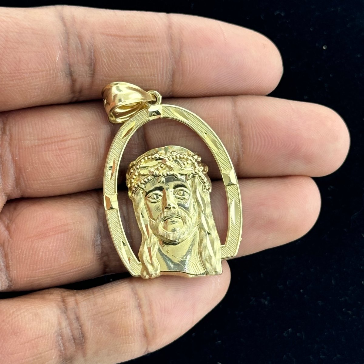 10KT Yellow Gold Jesus Pendant with Oval Frame - 4.84 Grm