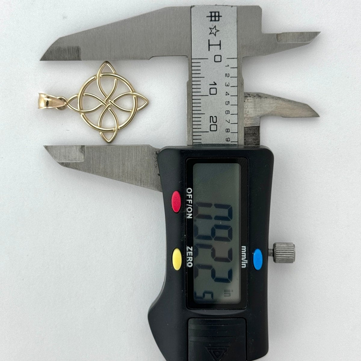 14KT Gold Witches Knot Pendant - 2mm Bail, 1.97 Grams, 1.27 Inches.